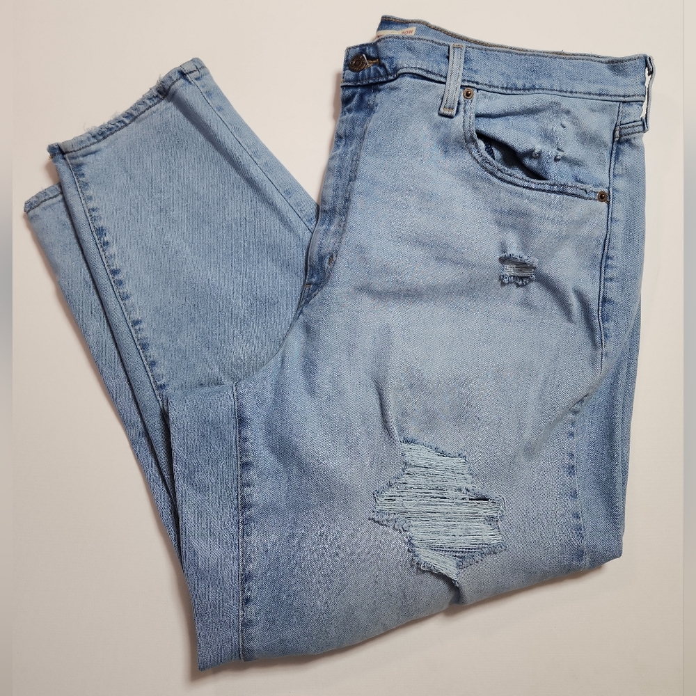 Levi’s High Waisted Mom Jeans Women’s 20W Distressed Ripped Light Wash Denim